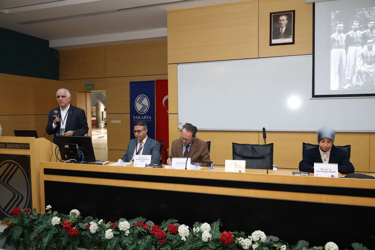 ‘Bir Şehir İki Çınar’ Sempozyumunun İlk Oturumu Faik Baysal Oldu - Sayfa 1