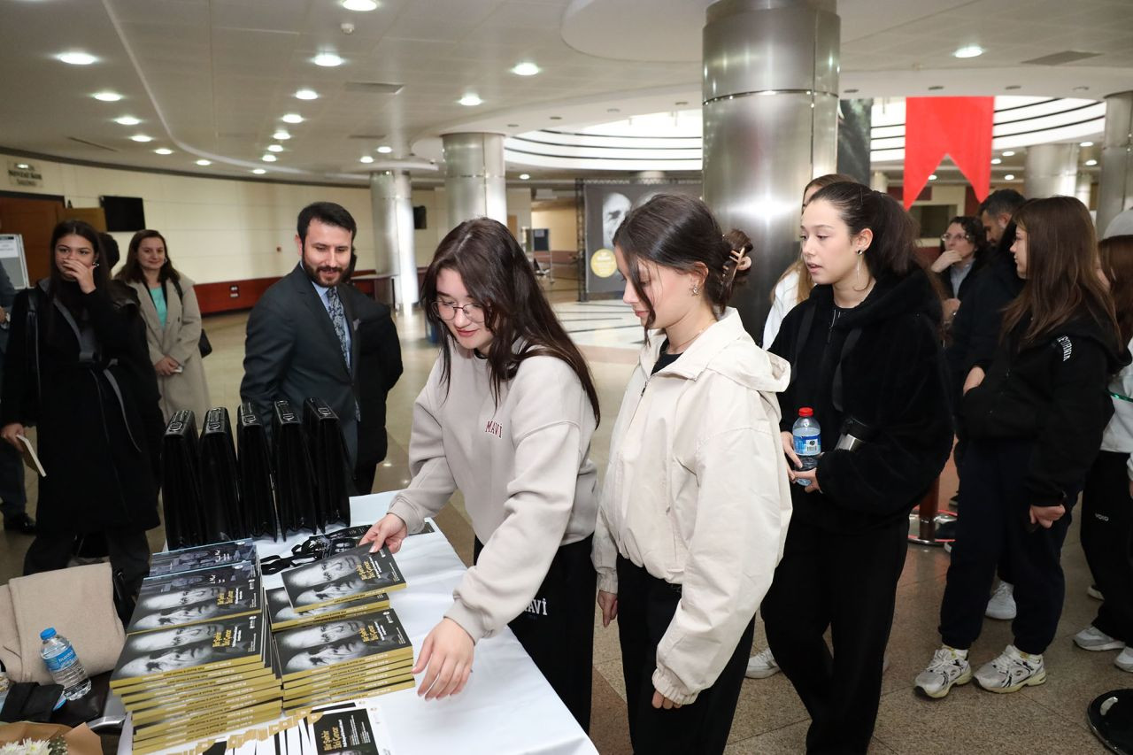 ‘Bir Şehir İki Çınar’ Sempozyumunun İlk Oturumu Faik Baysal Oldu - Sayfa 3