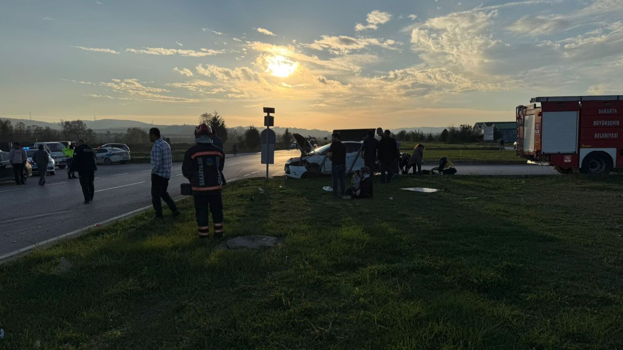 Kaynarca’da İki Otomobil Çarpıştı - Sayfa 1