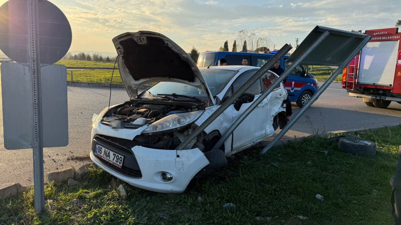 Kaynarca’da İki Otomobil Çarpıştı - Sayfa 4
