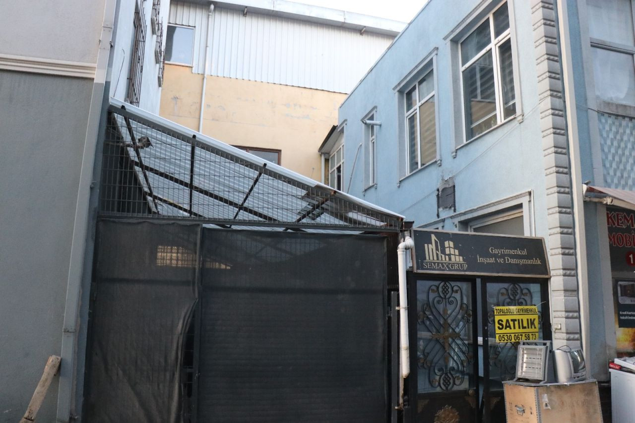 Şüpheli Hırsız, Marketin Tentesinden Düşerek Yaralandı - Sayfa 1