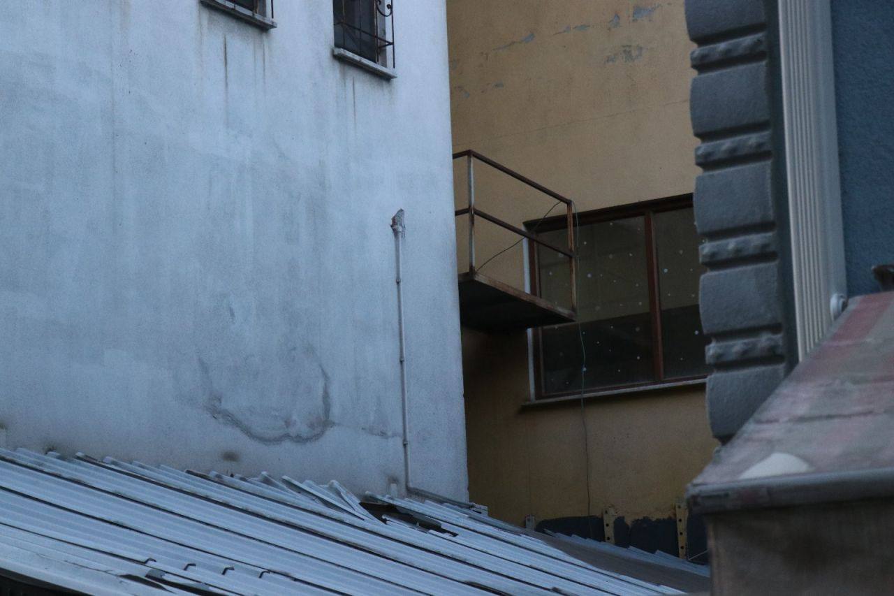 Şüpheli Hırsız, Marketin Tentesinden Düşerek Yaralandı - Sayfa 3