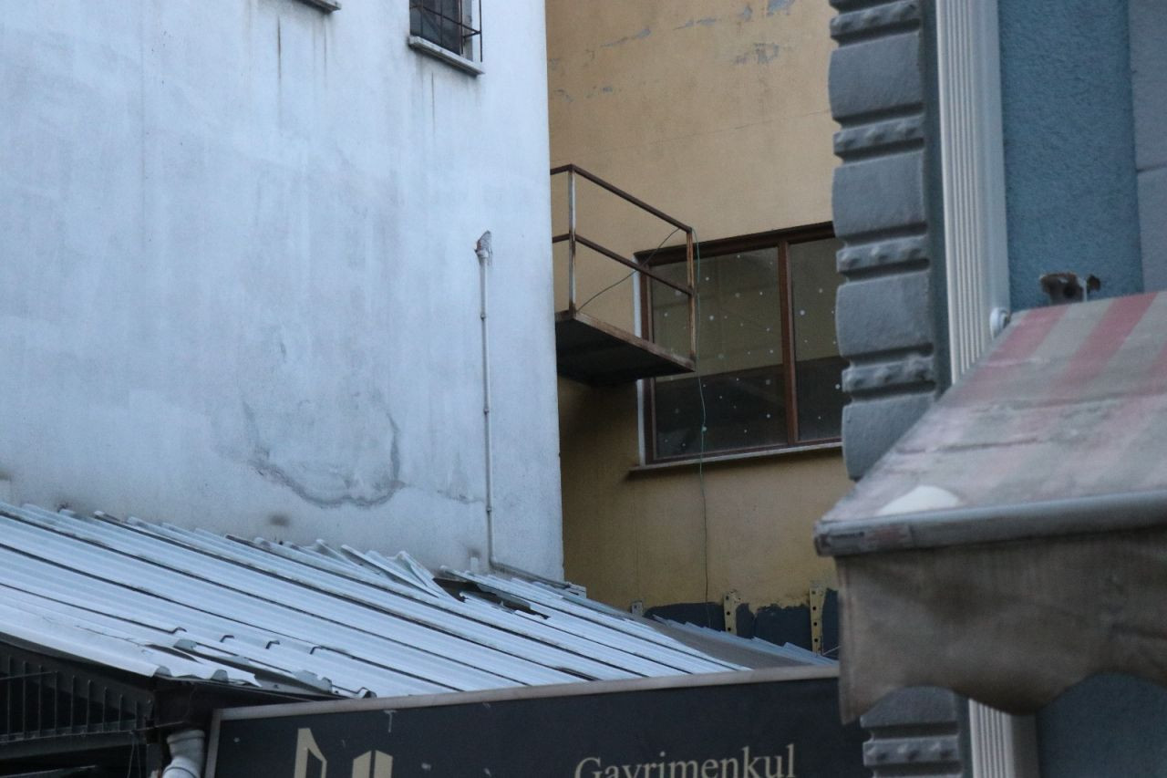 Şüpheli Hırsız, Marketin Tentesinden Düşerek Yaralandı - Sayfa 5