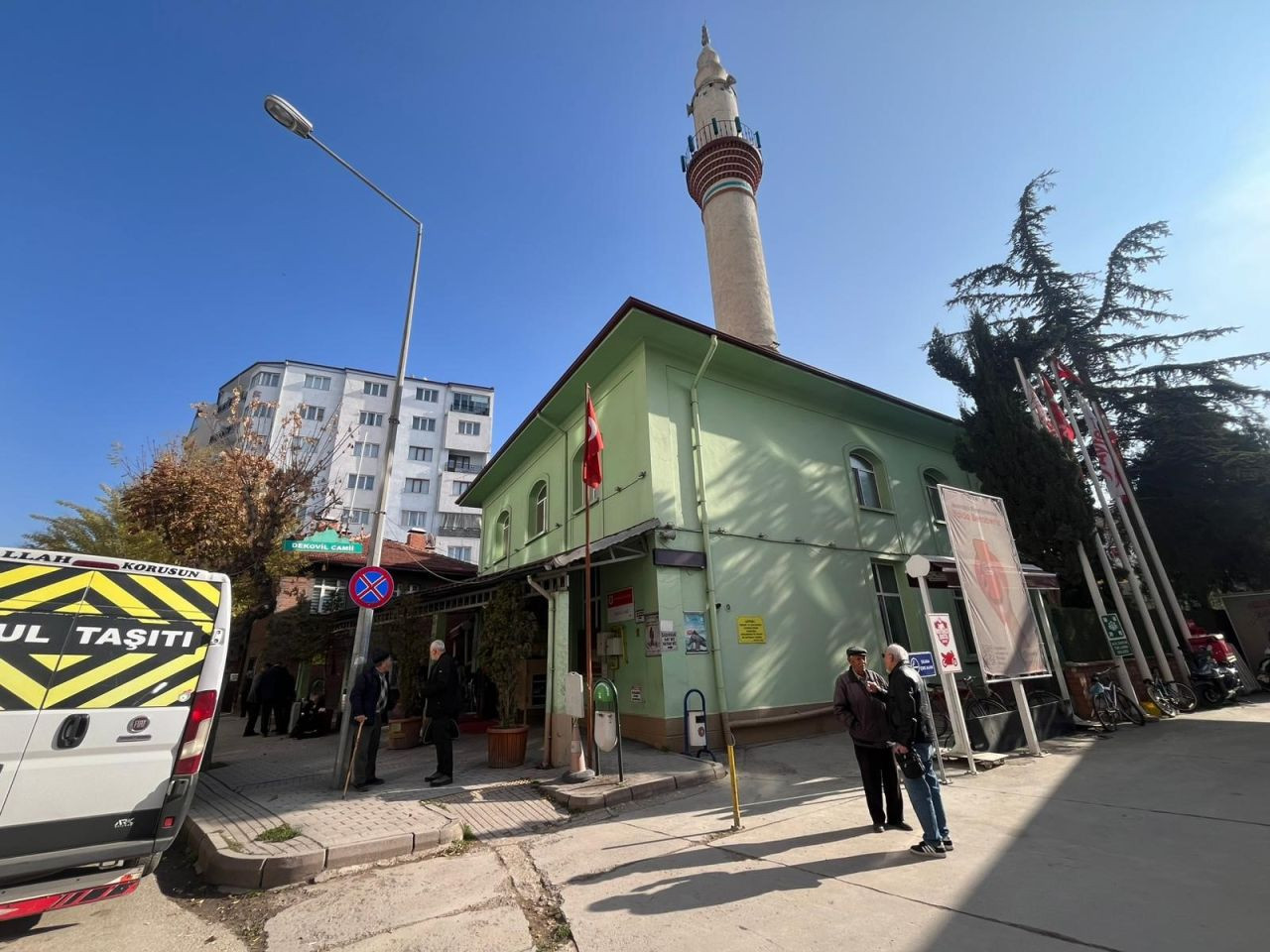 Eskişehir’de Camiye Saldırı: Kapıları Yumruklayan Şahıs Kamerada - Sayfa 2