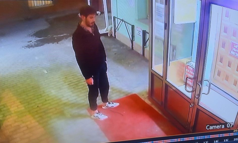 Eskişehir’de Camiye Saldırı: Kapıları Yumruklayan Şahıs Kamerada - Sayfa 3