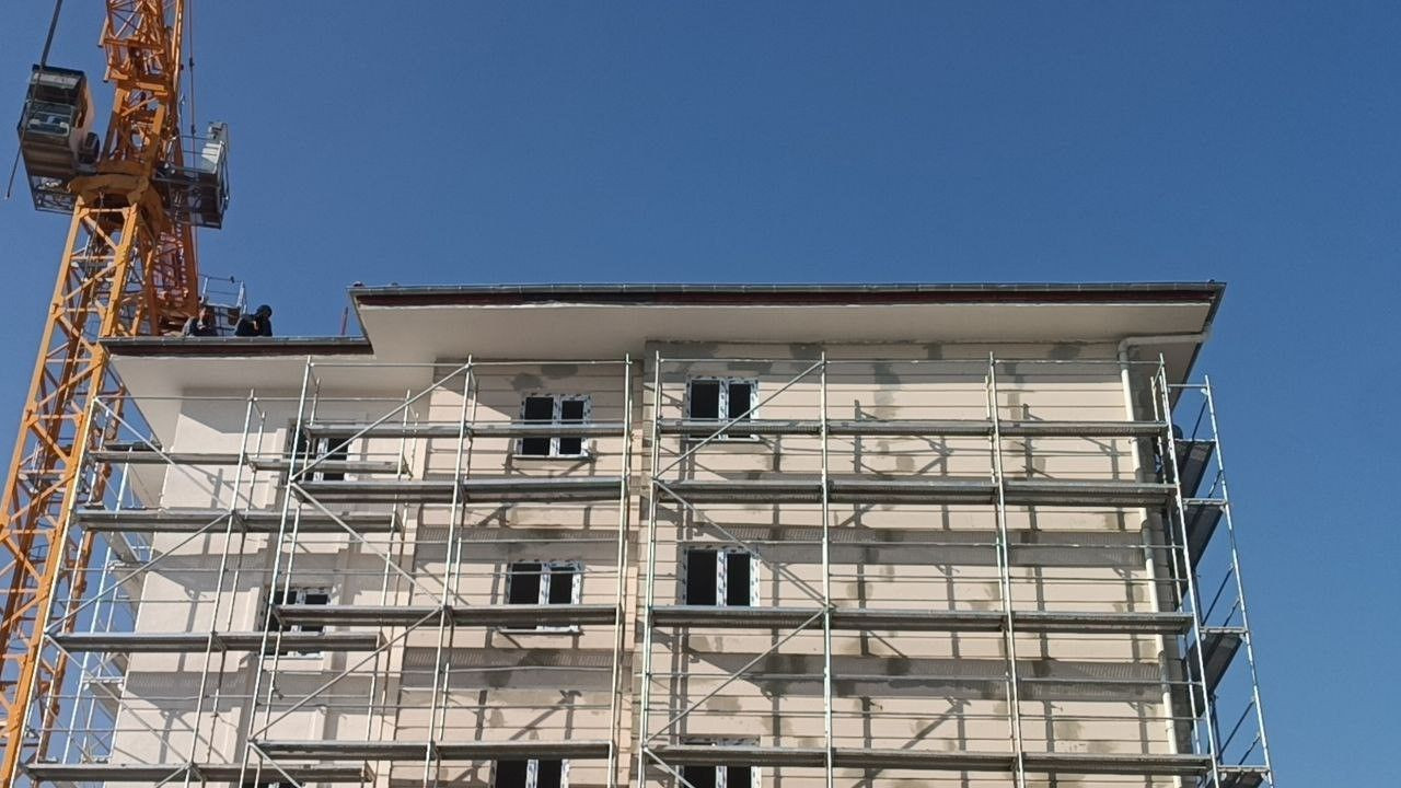 Adıyaman'da Maaş Gerginliği: İnşaat Tepesinde İntihar Girişimi - Sayfa 4