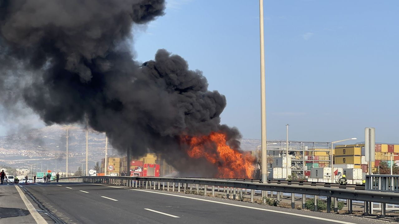 Mazot Yüklü Tanker Alev Alev Yandı, Gökyüzü Kara Dumanlarla Kaplandı - Sayfa 1