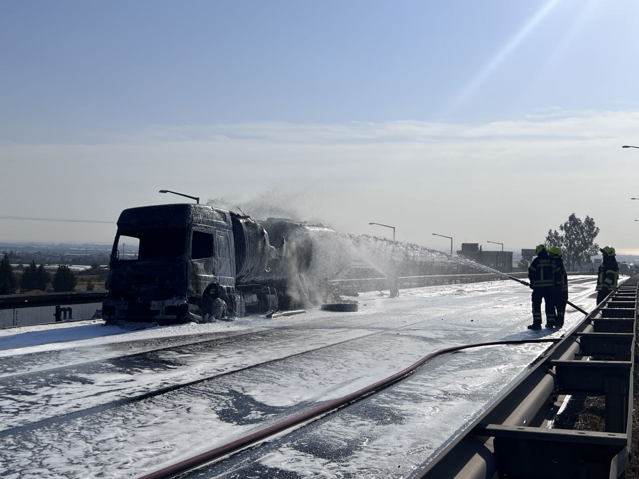 Mazot Yüklü Tanker Alev Alev Yandı, Gökyüzü Kara Dumanlarla Kaplandı - Sayfa 6