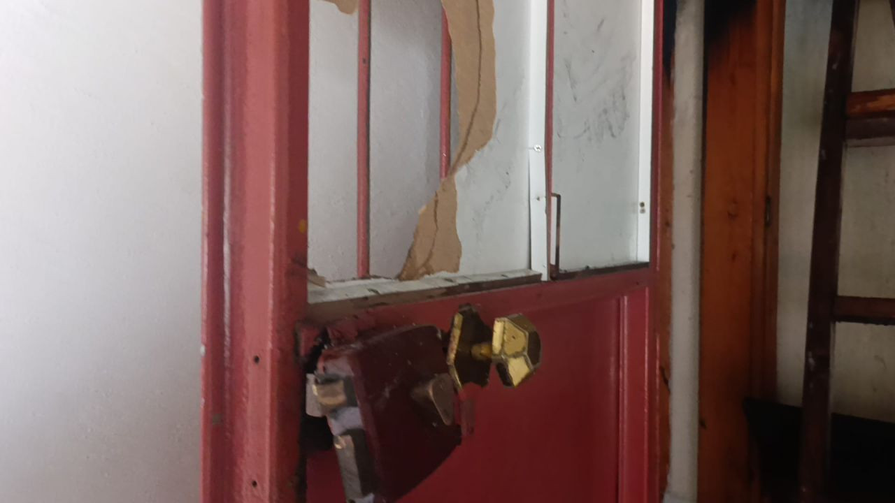 Antalya’da Çatı Katı Yangınında Mahsur Kalan 3 Çocuk Kurtarıldı - Sayfa 8