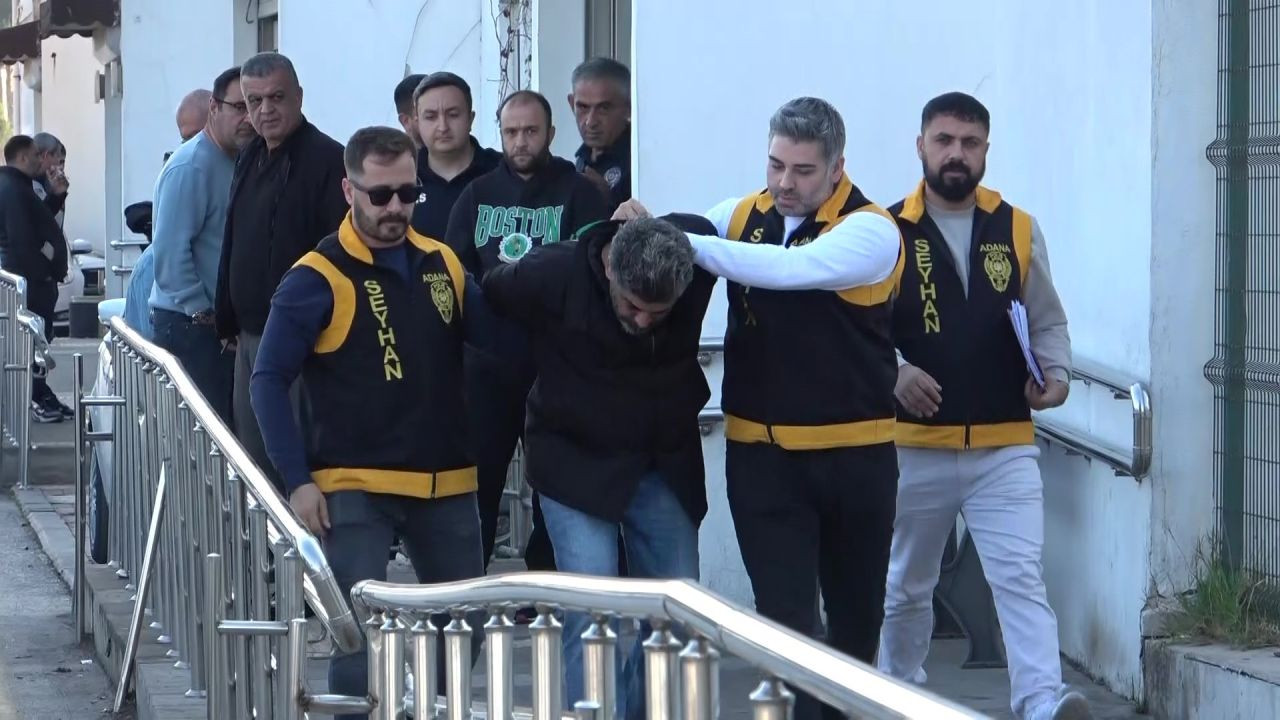 Firari Hükümlü Sahte Kimlikle Kitap Yazıp Konferans Vermiş - Sayfa 1