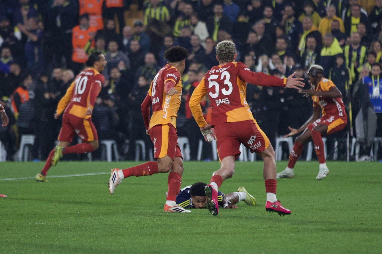 Kadıköy’de Nefes Kesen Derbi: Fenerbahçe ve Galatasaray 1-1 - Sayfa 7