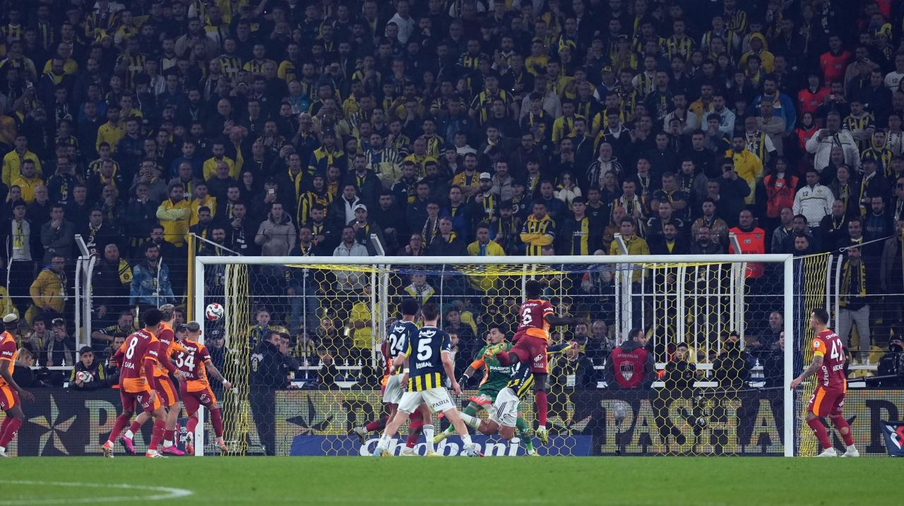 Kadıköy’de Nefes Kesen Derbi: Fenerbahçe ve Galatasaray 1-1 - Sayfa 9