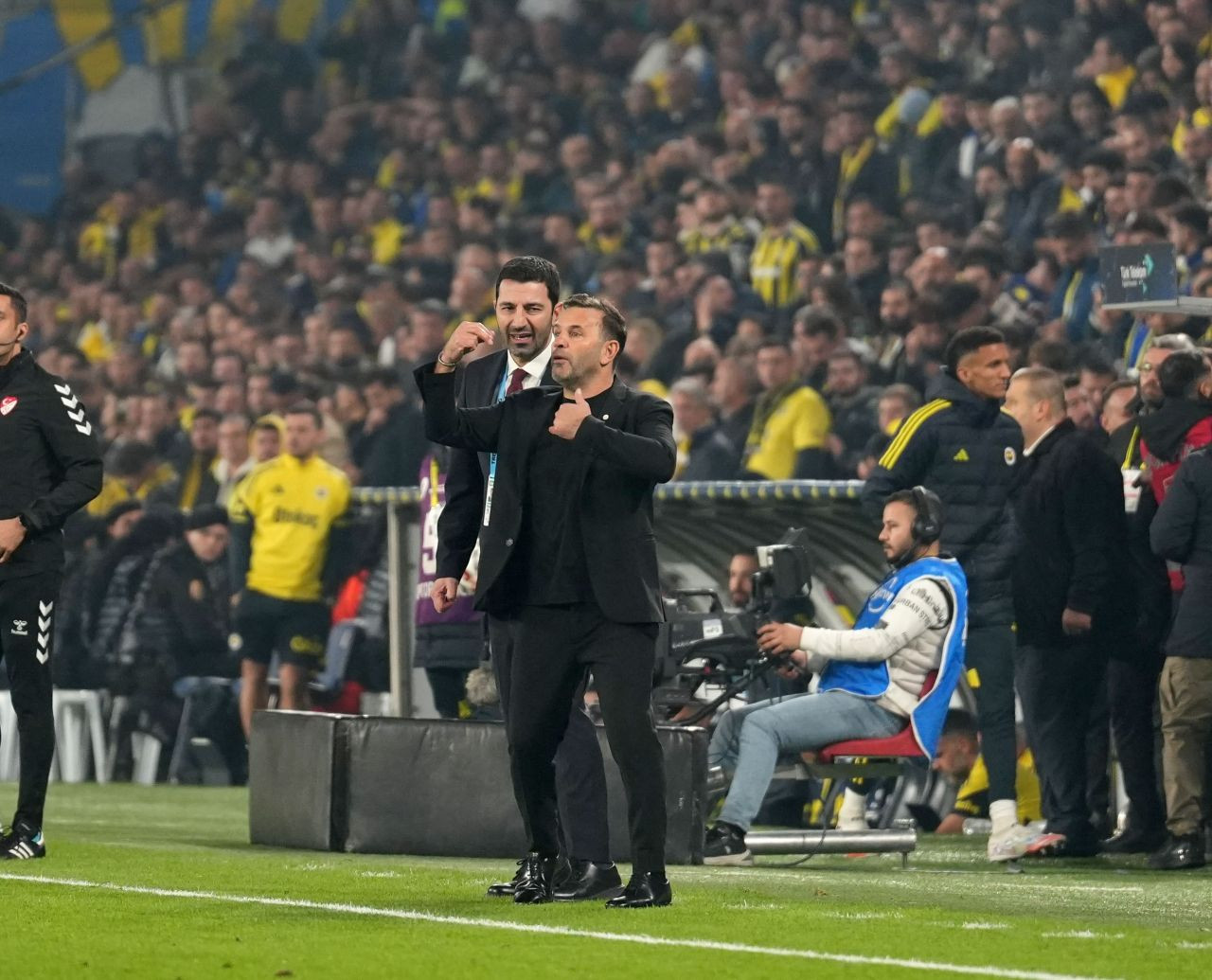 Kadıköy’de Nefes Kesen Derbi: Fenerbahçe ve Galatasaray 1-1 - Sayfa 12