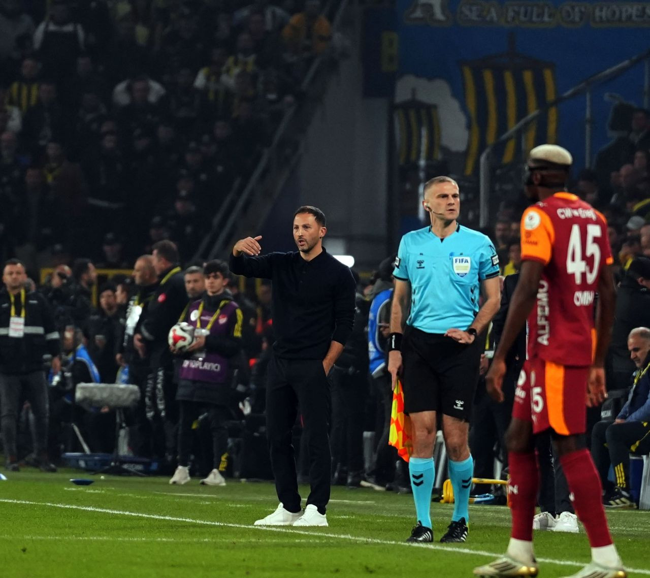 Kadıköy’de Nefes Kesen Derbi: Fenerbahçe ve Galatasaray 1-1 - Sayfa 14