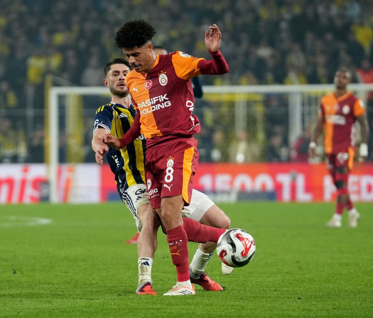 Kadıköy’de Nefes Kesen Derbi: Fenerbahçe ve Galatasaray 1-1 - Sayfa 15