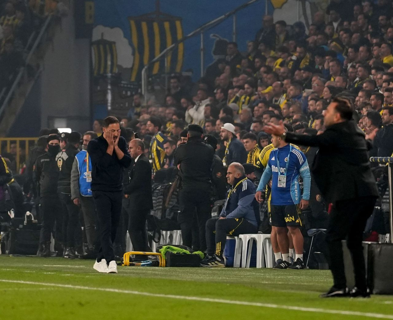 Kadıköy’de Nefes Kesen Derbi: Fenerbahçe ve Galatasaray 1-1 - Sayfa 17