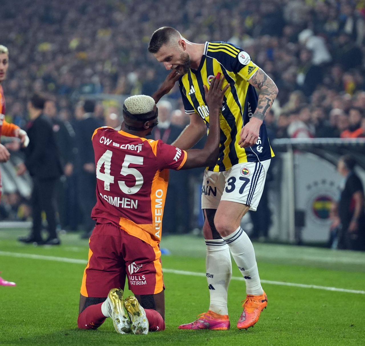 Kadıköy’de Nefes Kesen Derbi: Fenerbahçe ve Galatasaray 1-1 - Sayfa 18