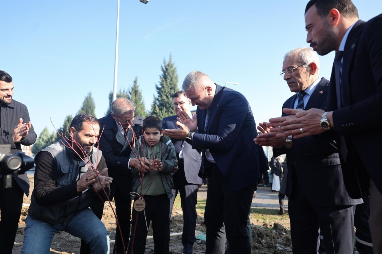 Serdivan’da 3 Aralık’a Anlamlı İmza: Engelsiz Park Törenle Hizmete Açıldı - Sayfa 12