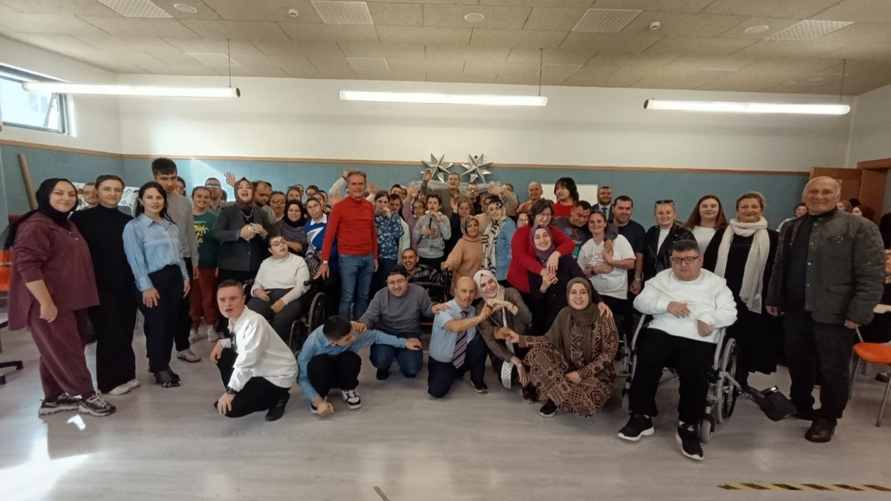 Trabzonlular Derneği’nden özel çocuklara renkli doğum günü