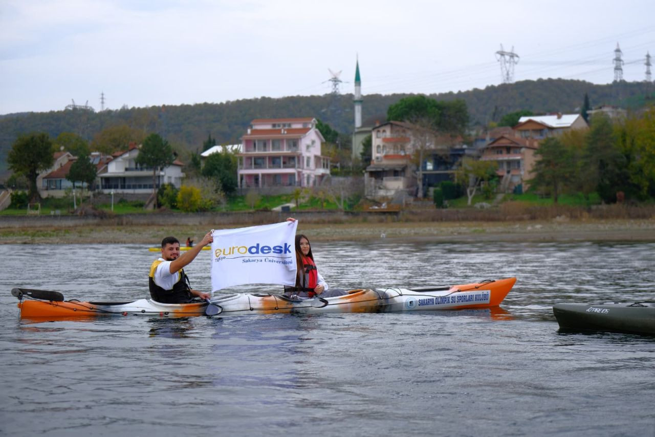 Sapanca Gölü’nde Gönüllülerden Çevreye Farkındalık Etkinliğ - Sayfa 1
