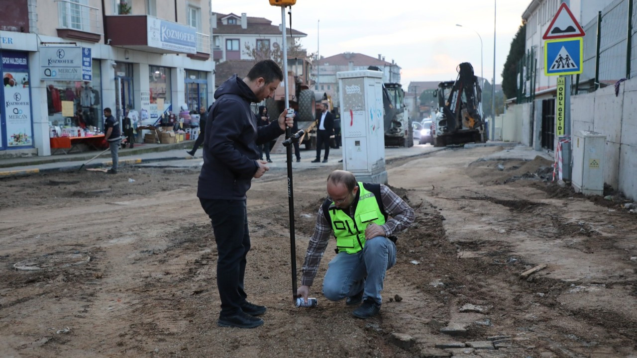 Ferizli'de Cumhuriyet Caddesi İle Şehit Hakan Bayram Caddesi Kesişimi Yenilendi