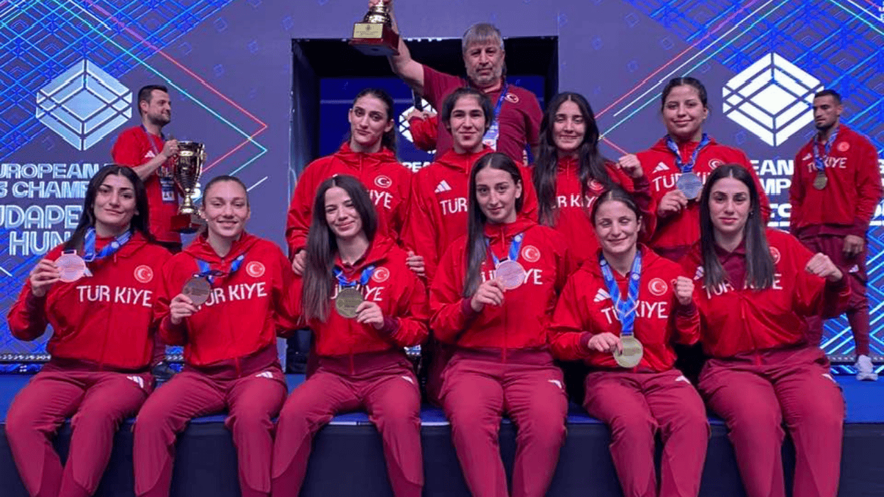 Sultanlarımız Macaristan'ı Fethetti, Takım Halinde Şampiyonuz!