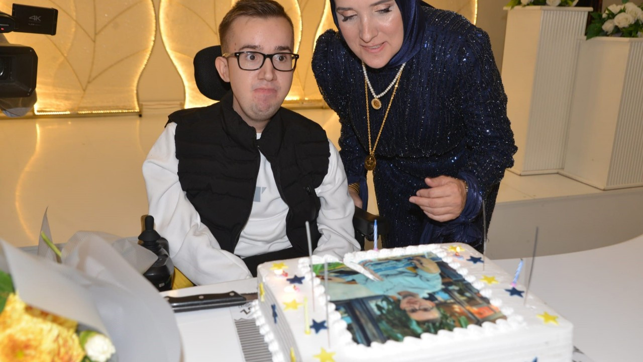 23 Yıldır Kas Hastalığıyla Yaşayan Halilcan’a Düğün Tadında Doğum Günü