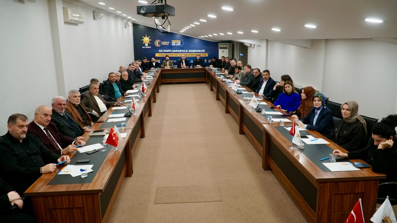 AK Parti Sakarya Teşkilatı’nda Değerlendirme Toplantıları Yapıldı