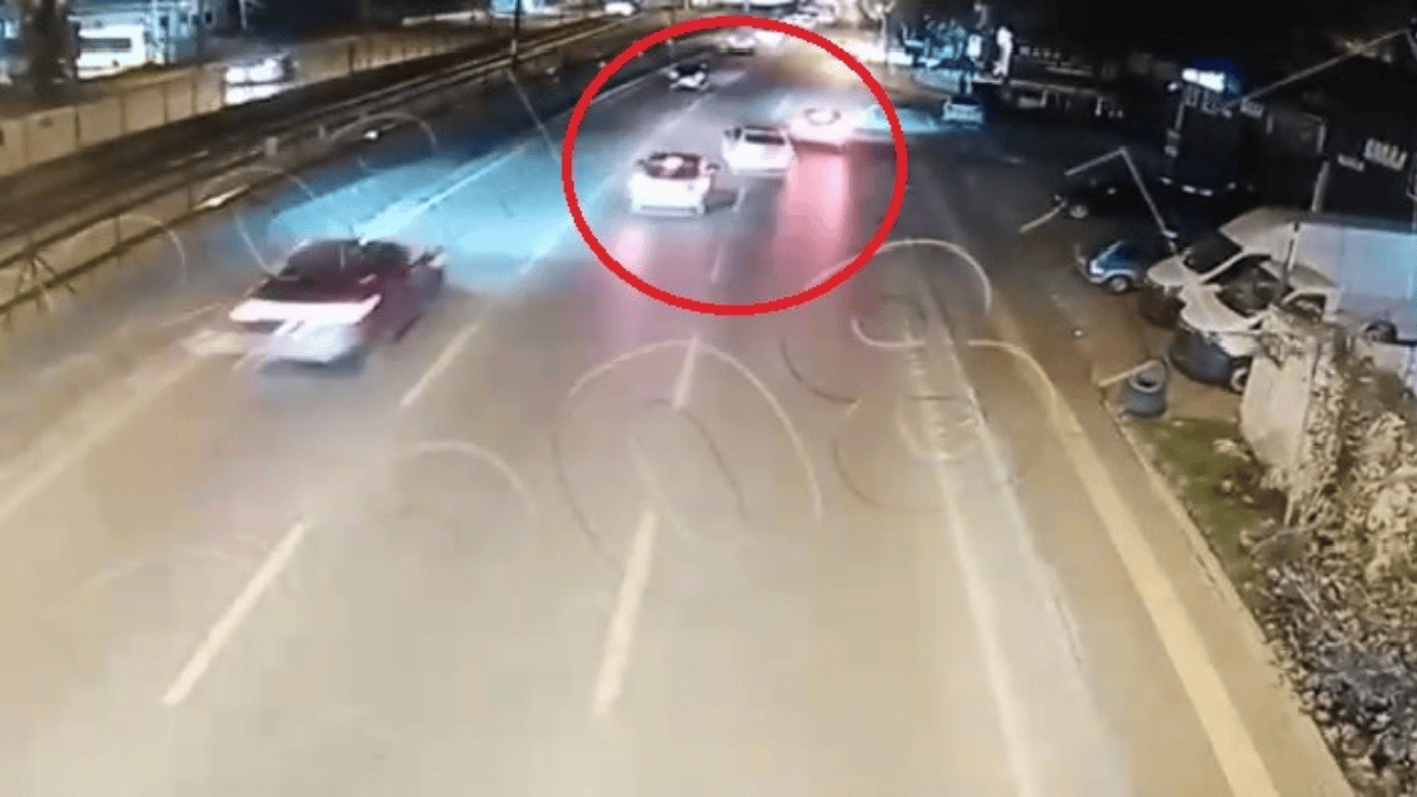 Bursa'da Ehliyetsiz Genç Makas Atarken Yayaya Çarptı