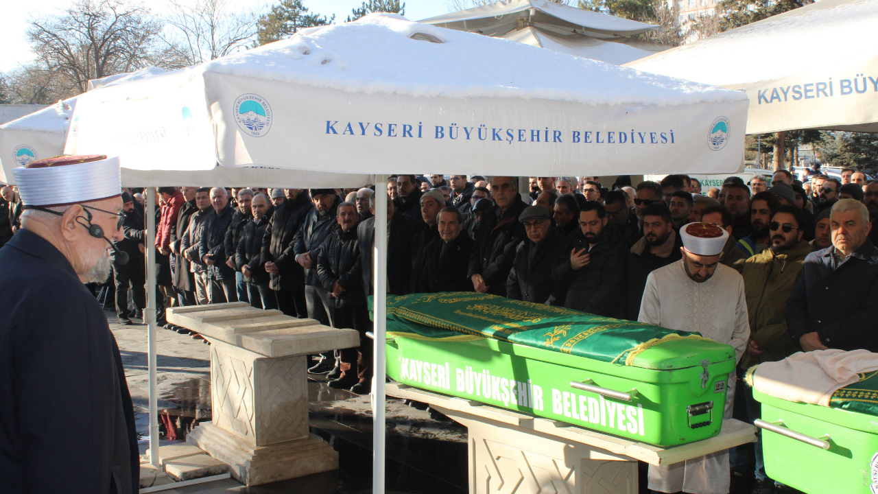 Eşinin Cenaze Namazını Kıldırdı - Sayfa 1