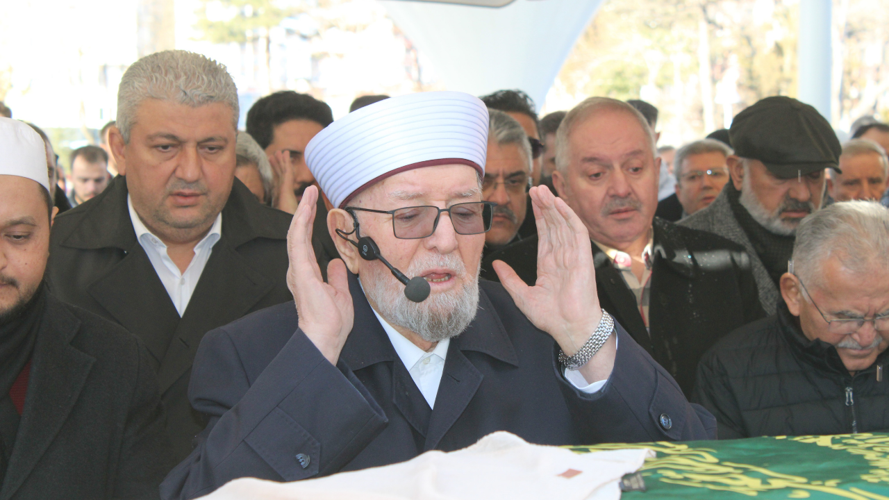 Eşinin Cenaze Namazını Kıldırdı - Sayfa 4