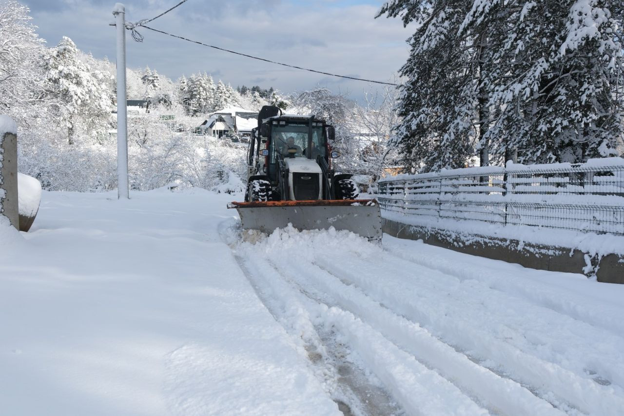 Sapanca Belediyesi Kar Küreme ve Tuzlama Çalışmalarını Aralıksız Sürdürüyor - Sayfa 2