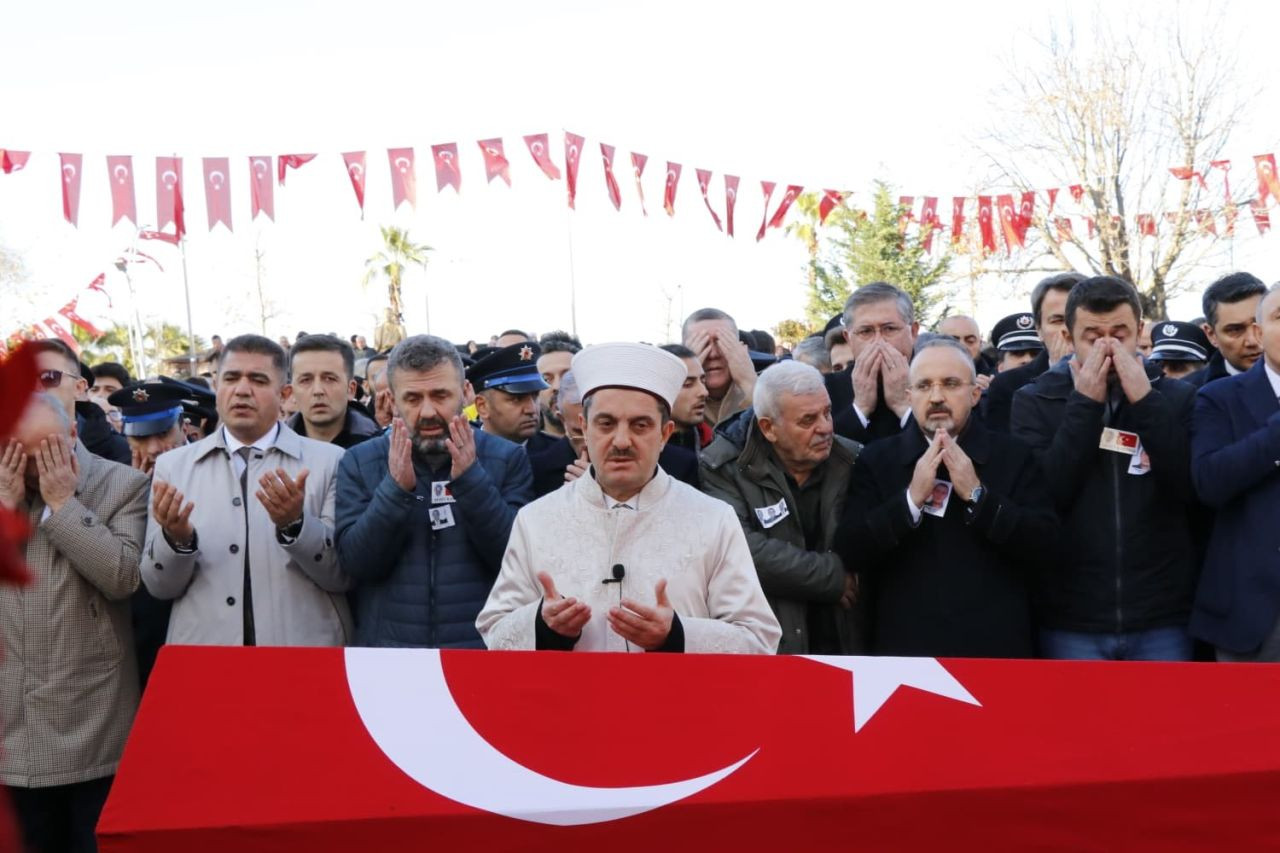 DEAŞ Operasyonunda Şehit Olan Polis Turgut Külünk Toprağa Verildi - Sayfa 3