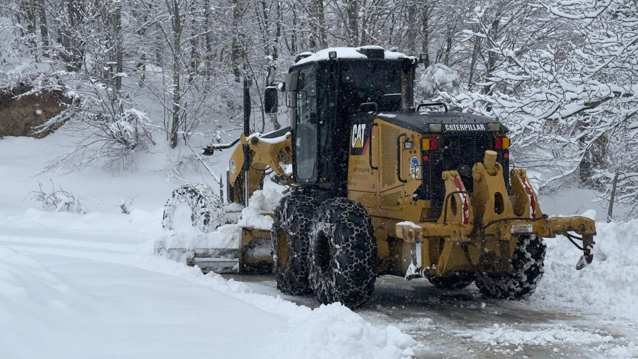 Büyükşehir 24 saat kar mesaisinde: 17 grup yolundan 10’u ulaşıma açıldı - Sayfa 3
