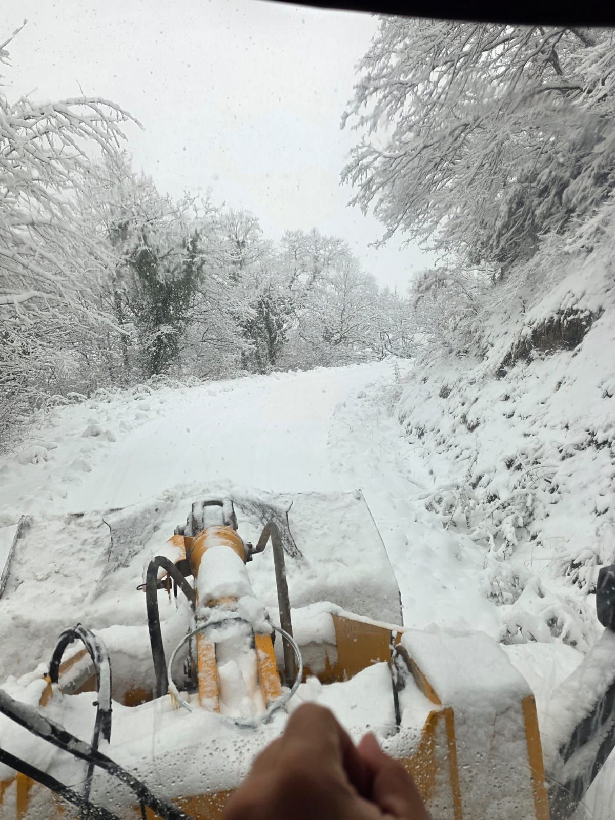 Büyükşehir’den Kar Raporu: 36 Noktada Kar Küreme Çalışmaları Sürüyor - Sayfa 1