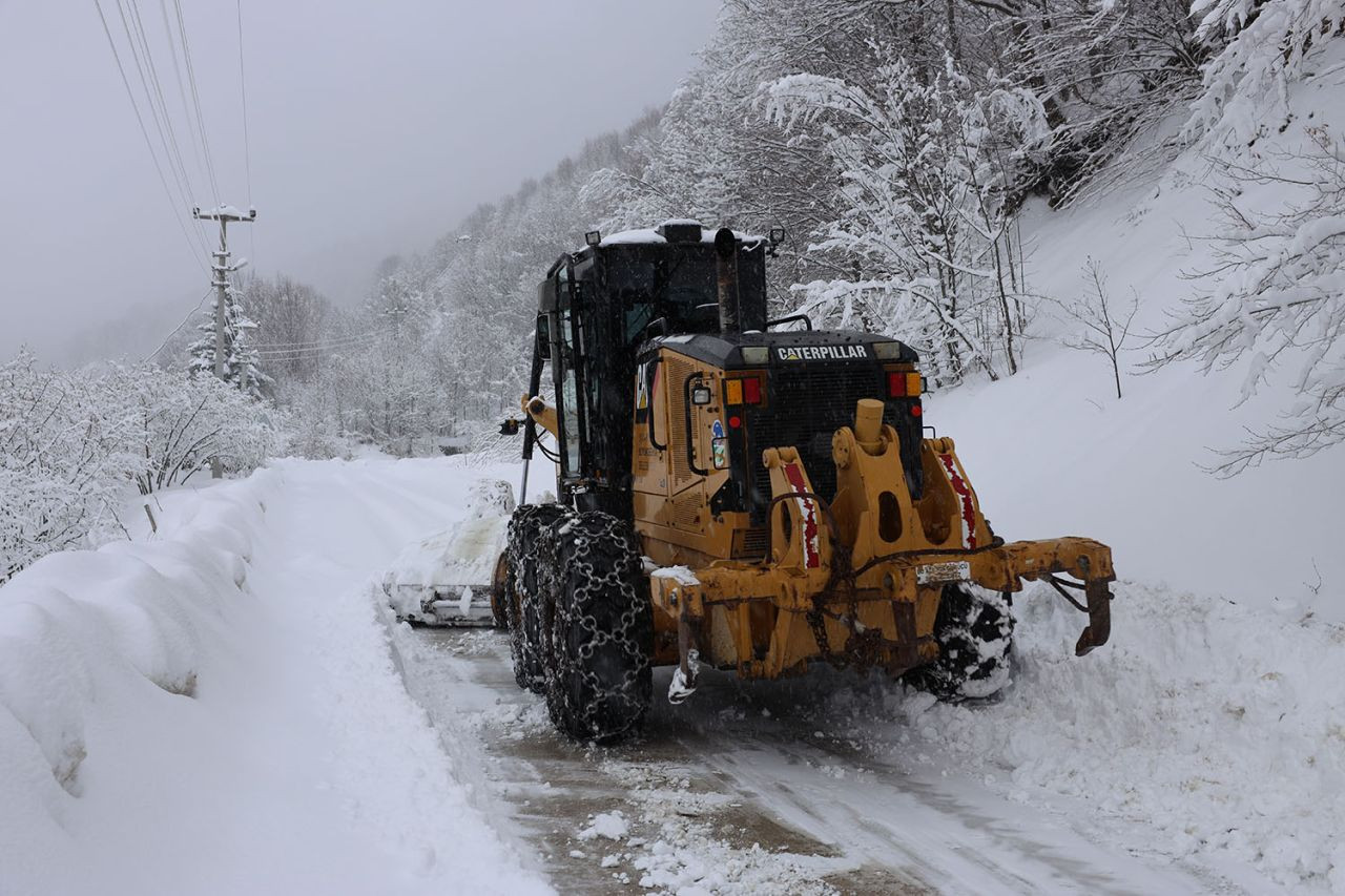 Büyükşehir’den Kar Raporu: 36 Noktada Kar Küreme Çalışmaları Sürüyor - Sayfa 3