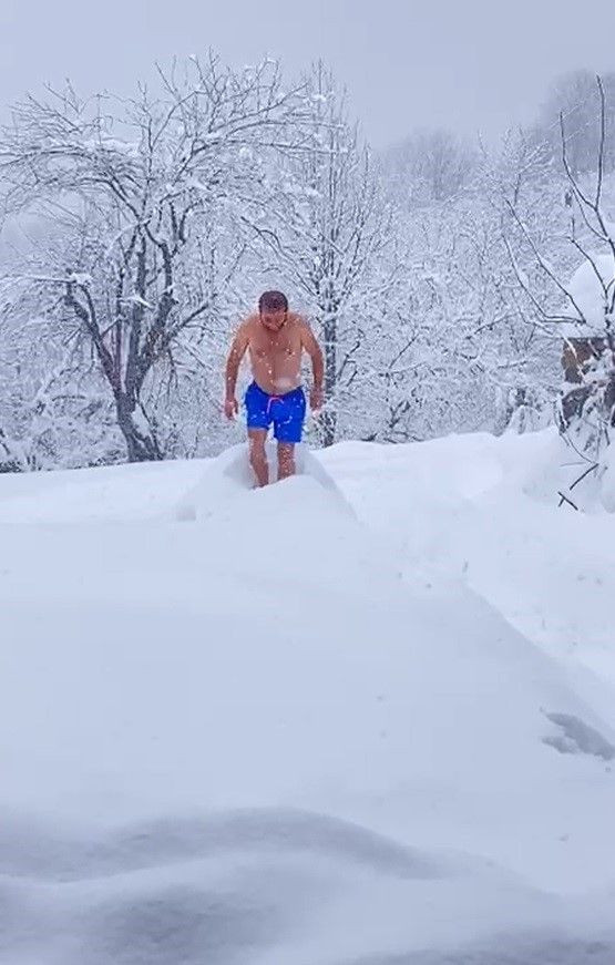 Eksi 10 Derecede Şortla Kar Keyfi - Sayfa 1