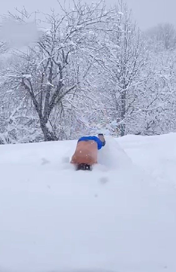 Eksi 10 Derecede Şortla Kar Keyfi - Sayfa 2