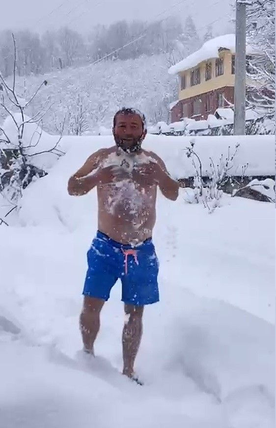 Eksi 10 Derecede Şortla Kar Keyfi - Sayfa 4