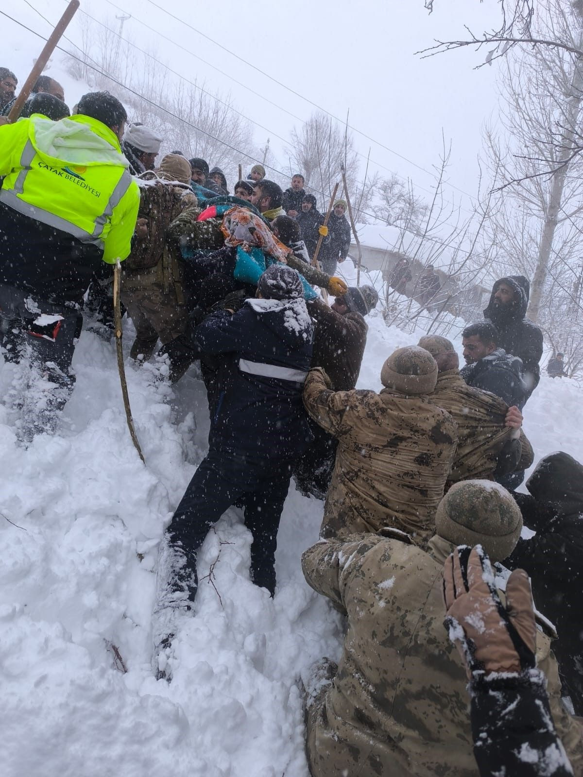 Van Çatak’ta Çığ Felaketi: 1 Kayıp, 22 Ev Boşaltıldı - Sayfa 1