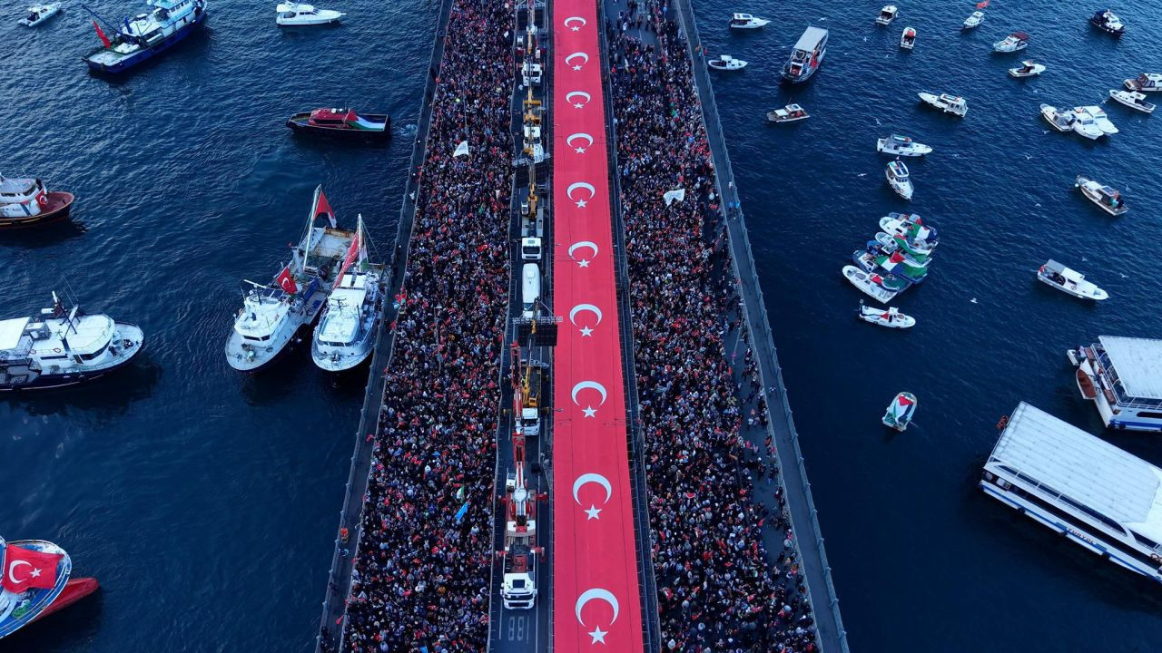 Ali İhsan Yavuz da Galata Köprüsü’ndeki Gazze Yürüyüşüne Katıldı - Sayfa 1