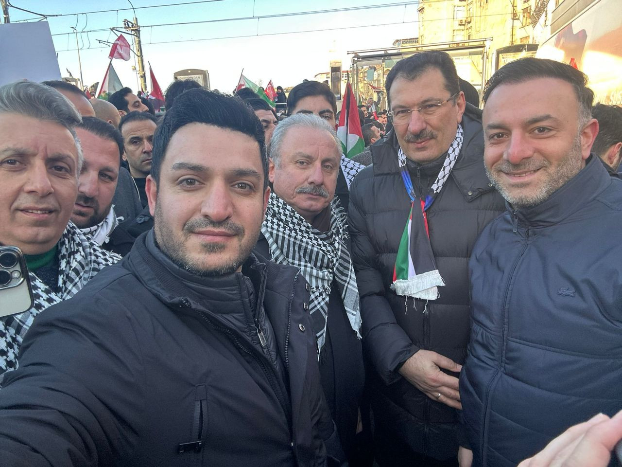 Ali İhsan Yavuz da Galata Köprüsü’ndeki Gazze Yürüyüşüne Katıldı - Sayfa 4