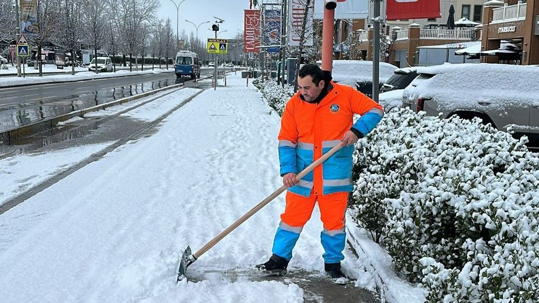 Serdivan’da Kar Mesaisi: Ekipler 7/24 Teyakkuzda - Sayfa 3