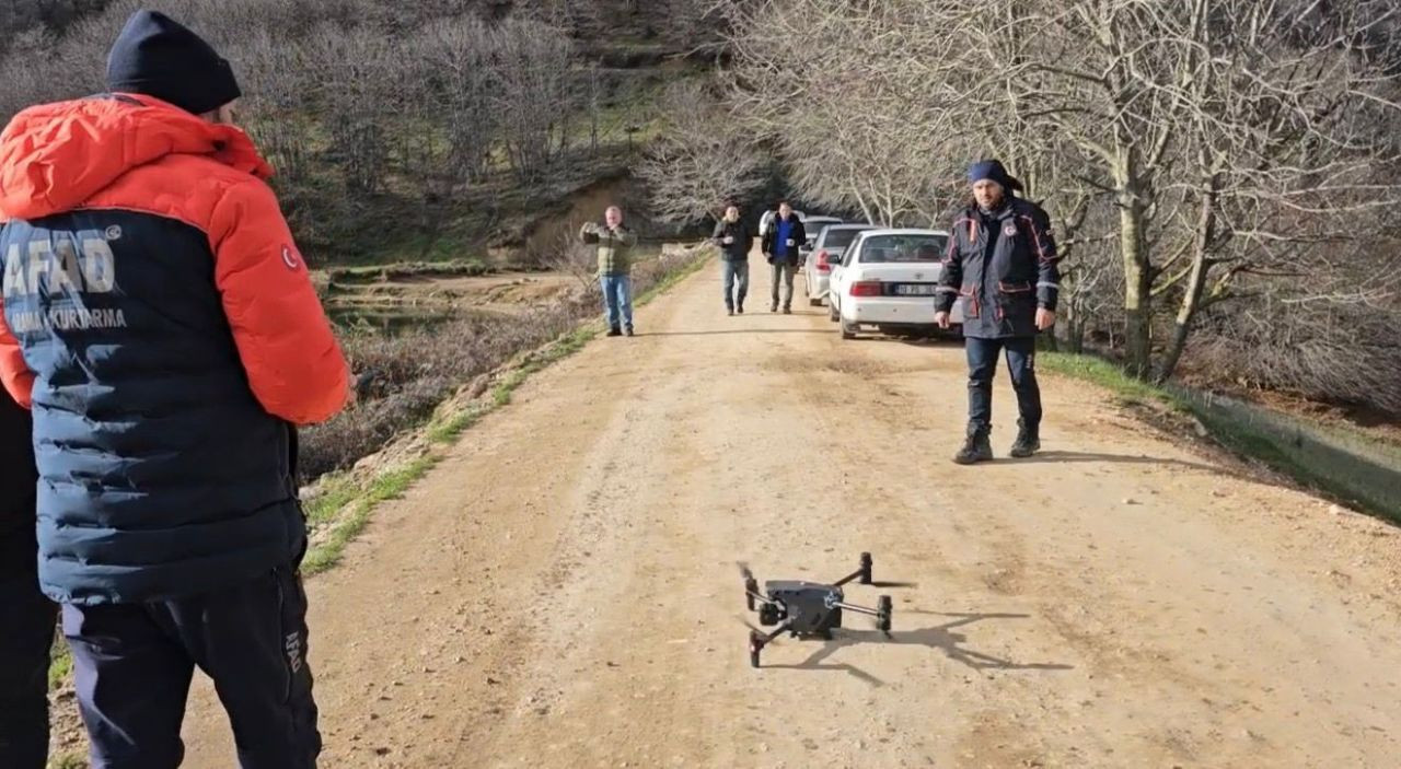 Erdek’te Kayıp Elif Kumal İçin Arama Seferberliği Sürüyor - Sayfa 3