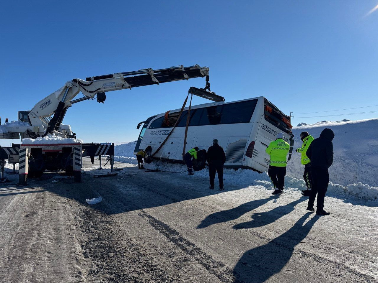Diyarbakır’da Yolcu Otobüsü Devrildi: 6 Yaralı - Sayfa 1