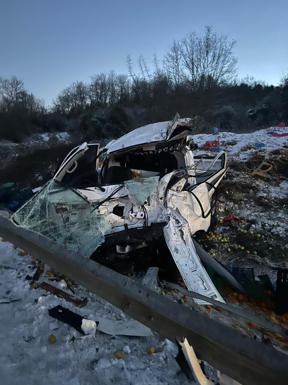Büyükhataplı’da Kamyonet Takla Attı, Baba Ve Oğlu Yaralandı - Sayfa 1