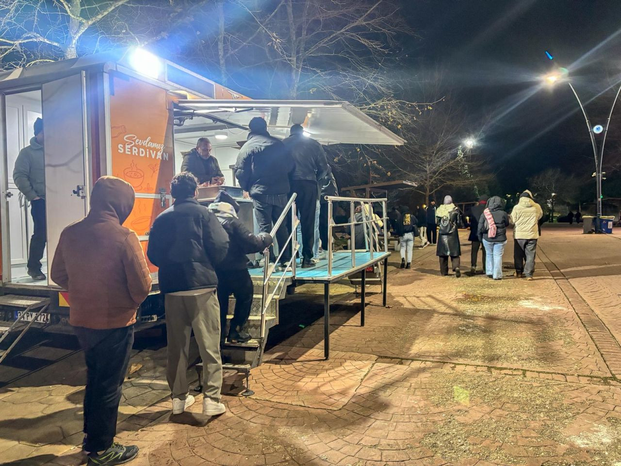 Serdivan Belediyesi, Soğuk Kış Günlerinde Öğrencilerin Yanında - Sayfa 1