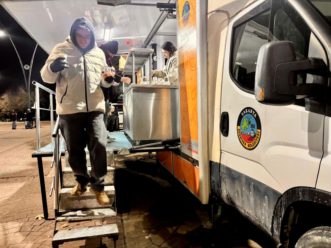 Serdivan Belediyesi, Soğuk Kış Günlerinde Öğrencilerin Yanında - Sayfa 4