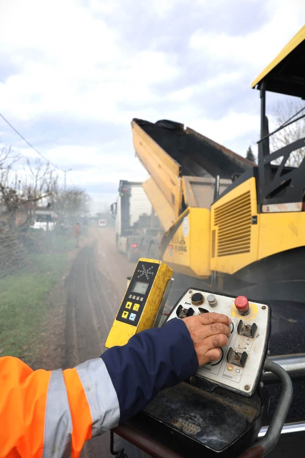 ERENLER’DE ASFALT ÇALIŞMALARI YENİ YILDA DA HIZ KESMEDİ - Sayfa 2