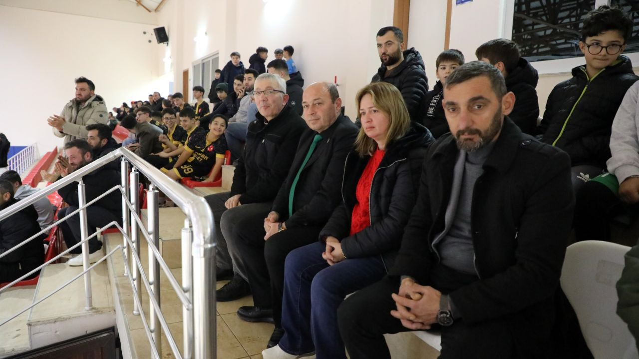 Ferizli’de Futsal Turnuvası Kupası’nın Sahibi Kemalpaşa FK Oldu - Sayfa 3